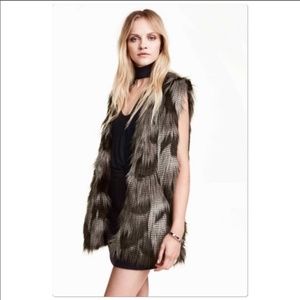 🌙 H&M Divided Faux Fur Vest
